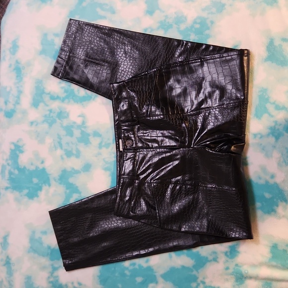 Stylish Outfit Fuax Leather Pants Sz 8 +Silky camisole+Gold-tone Necklace - Picture 5 of 10